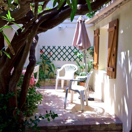 Logement climatisé avec jardin et parking pour 2 personnes en bord de plage La Ciotat Extérieur photo