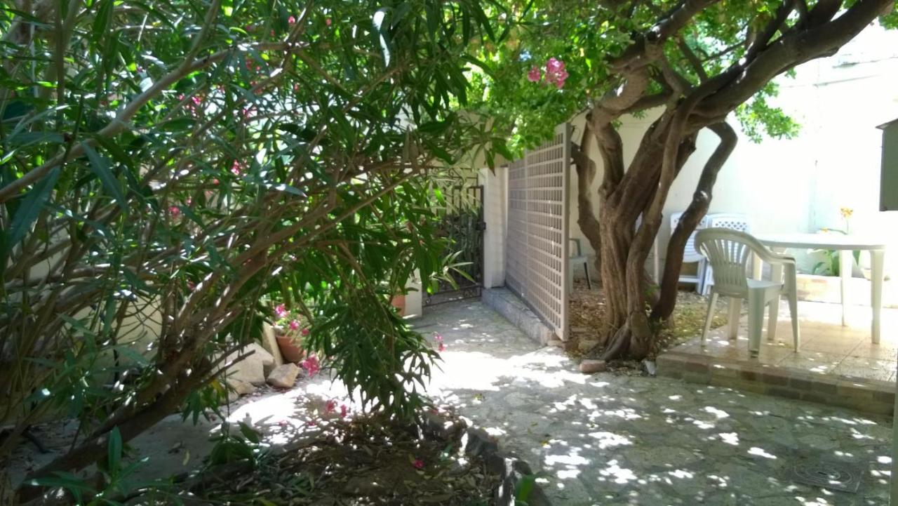 Logement climatisé avec jardin et parking pour 2 personnes en bord de plage La Ciotat Extérieur photo