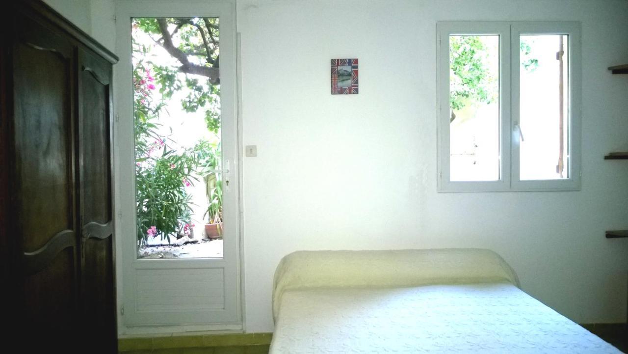 Logement climatisé avec jardin et parking pour 2 personnes en bord de plage La Ciotat Extérieur photo