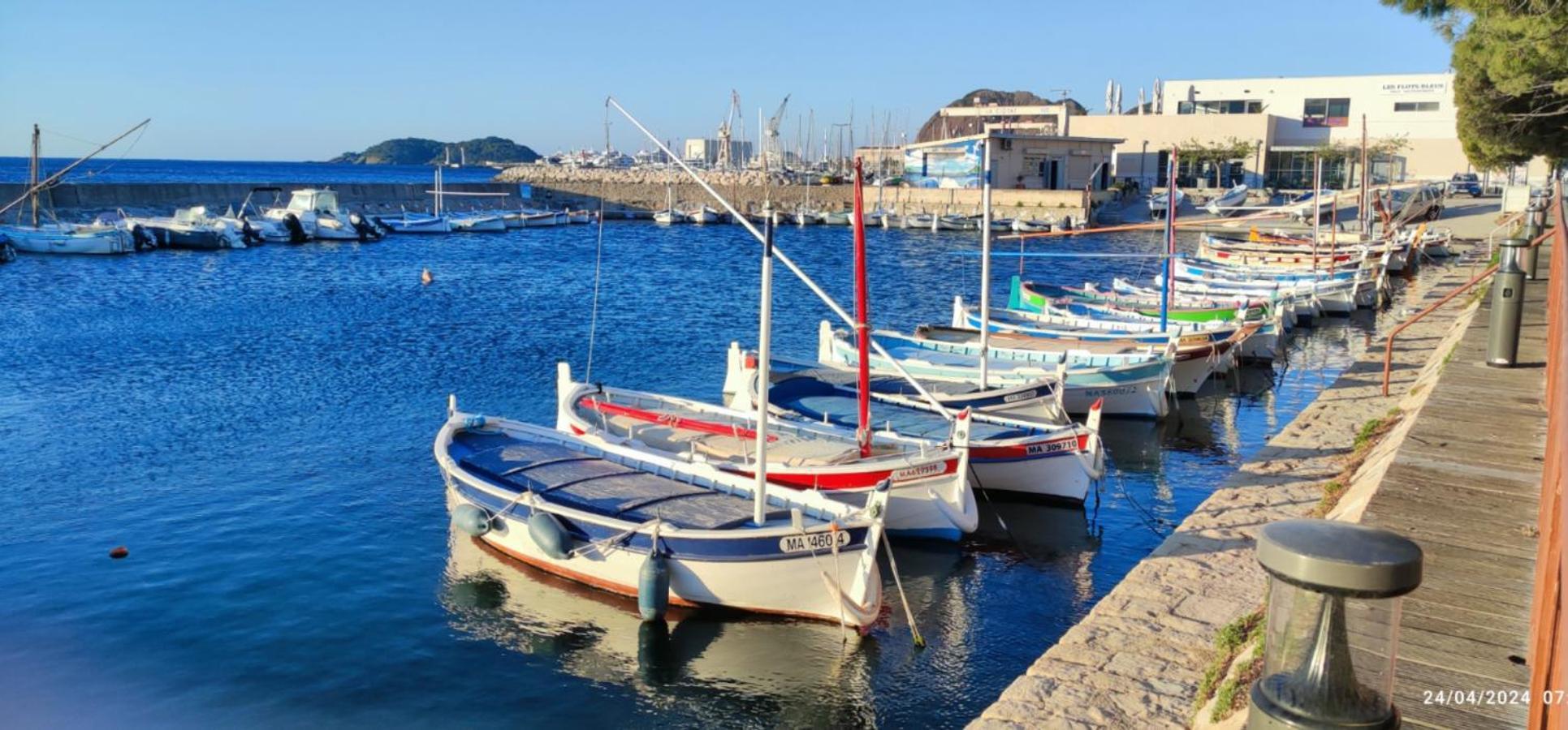 Appartement Logement climatisé avec jardin et parking pour 2 personnes en bord de plage à La Ciotat Extérieur photo